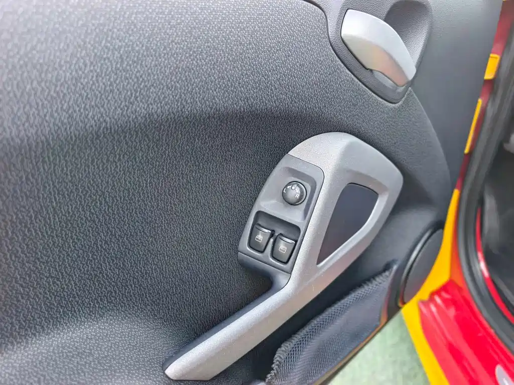 smart fortwo smart fortwo 2015款 1.0 MHD 炫闪特别版