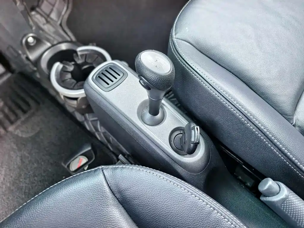 smart fortwo smart fortwo 2015款 1.0 MHD 炫闪特别版