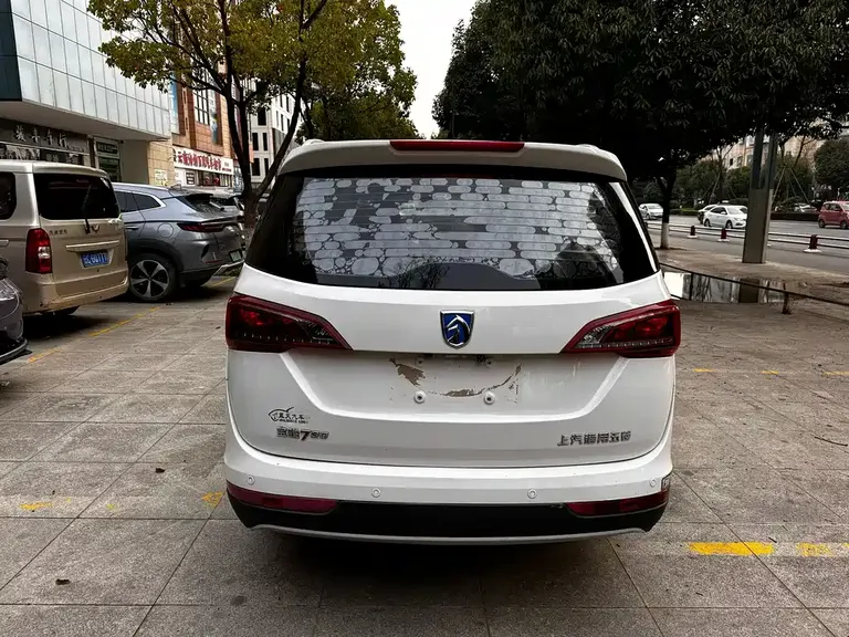 Baojun 730 1.5 L Manual Fashion 7-seat CN-V
