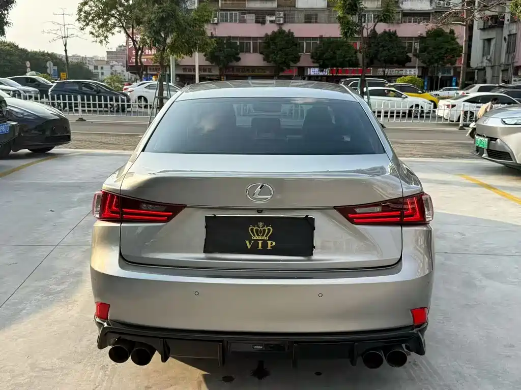 Lexus IS 200 t F SPORT