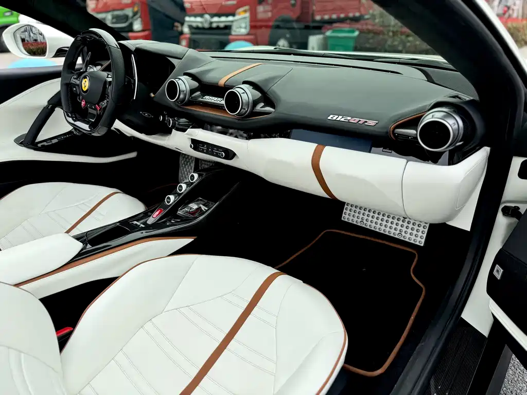 Ferrari 812 6.5 L GTS