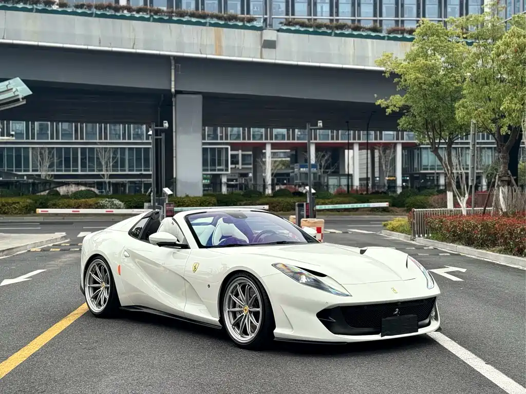 Ferrari 812 6.5 L GTS