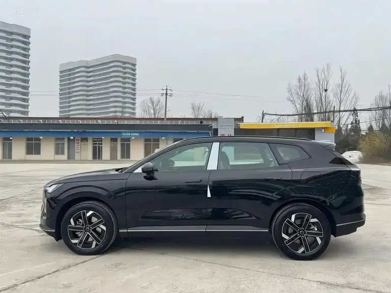 Volvo XC70 PHEV 沃尔沃XC70插电式混动 2026款 两驱长续航Core