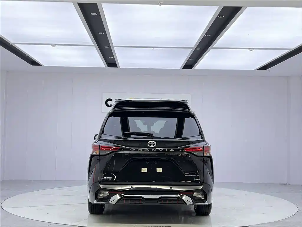 Granvia 2.5 L Hybrid Comfort
