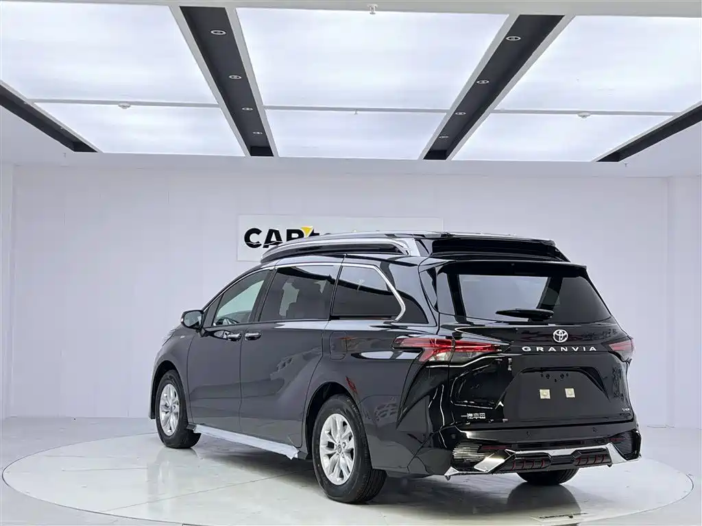 Granvia 2.5 L Hybrid Comfort