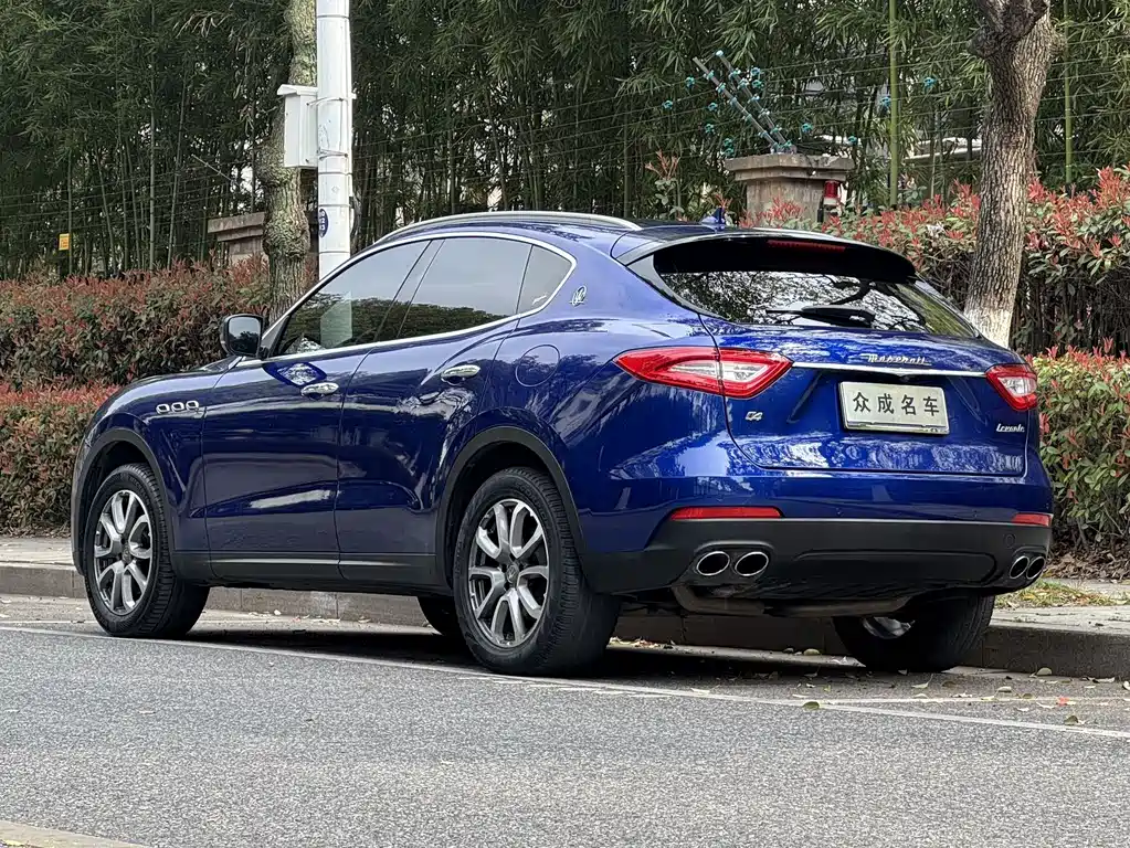 Levante 3.0 T Standard CN-V