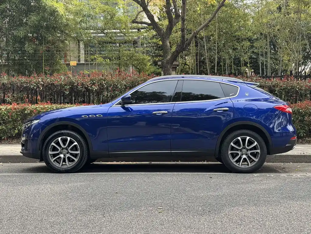 Levante 3.0 T Standard CN-V