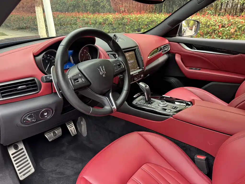 Levante 3.0 T Standard CN-V