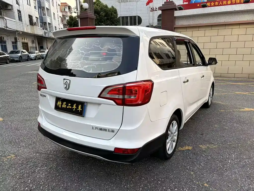 Baojun 730 1.5 L Manual Standard 7-seat