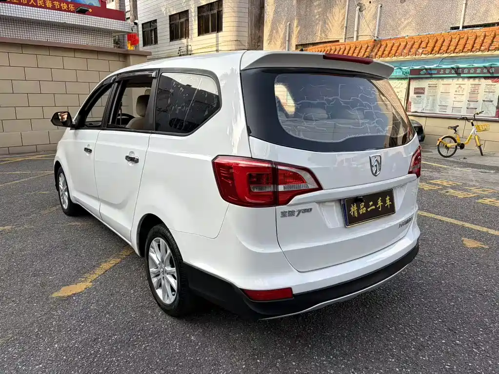 Baojun 730 1.5 L Manual Standard 7-seat