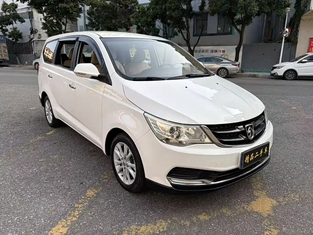 Baojun 730 1.5 L Manual Standard 7-seat