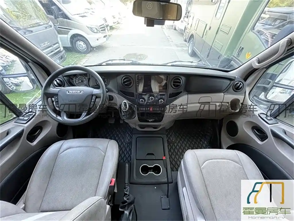 Jinguan Bingo c Iveco Euro Victory RV