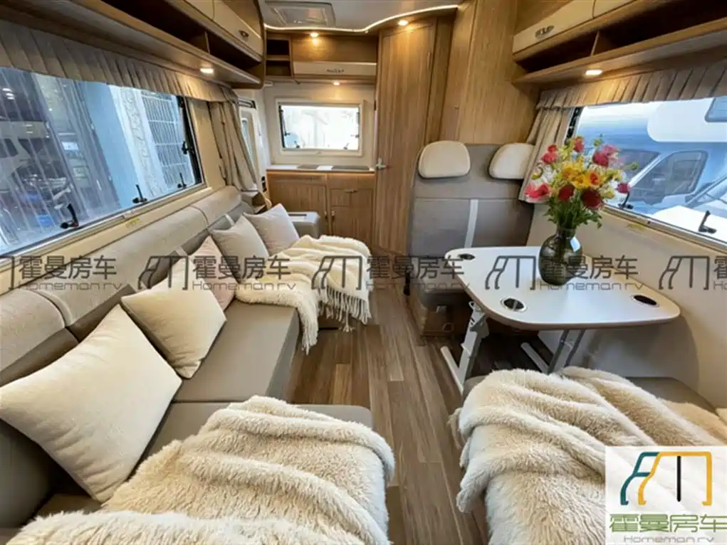 Jinguan Bingo c Iveco Euro Victory RV