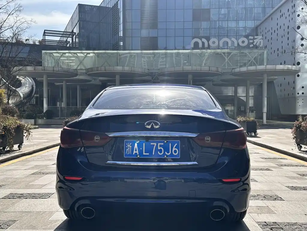 Infiniti Q50 L 2.0 T Comfort