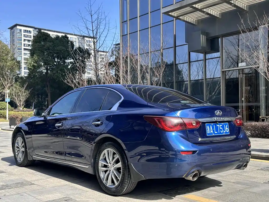 Infiniti Q50 L 2.0 T Comfort