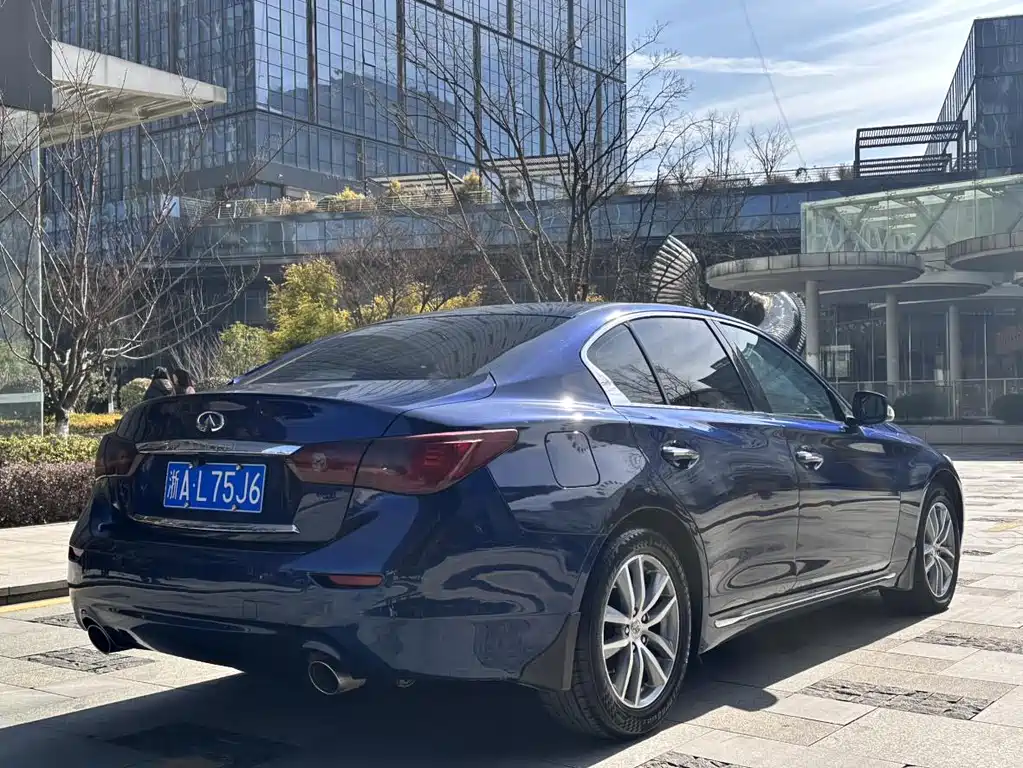 Infiniti Q50 L 2.0 T Comfort