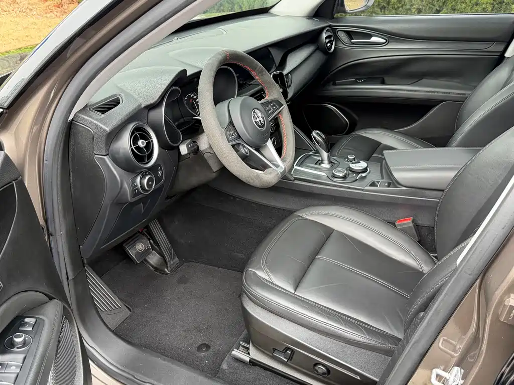 Stelvio 2.0 T 200 HP Luxury