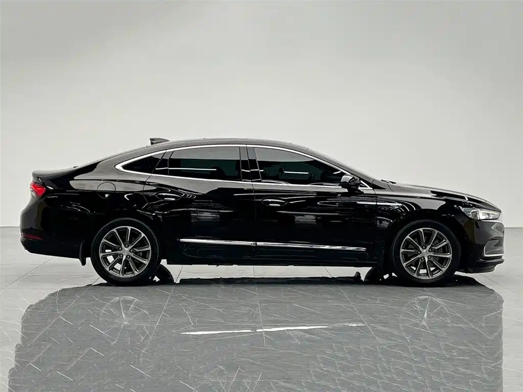 LaCrosse 652 T Luxury