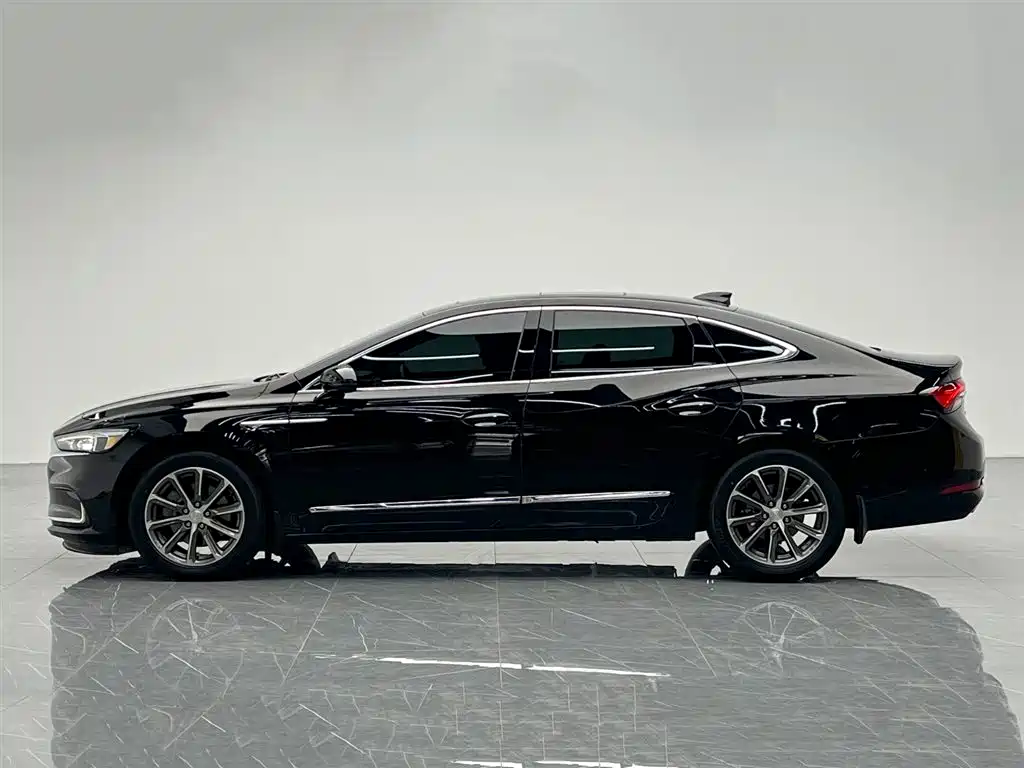 LaCrosse 652 T Luxury