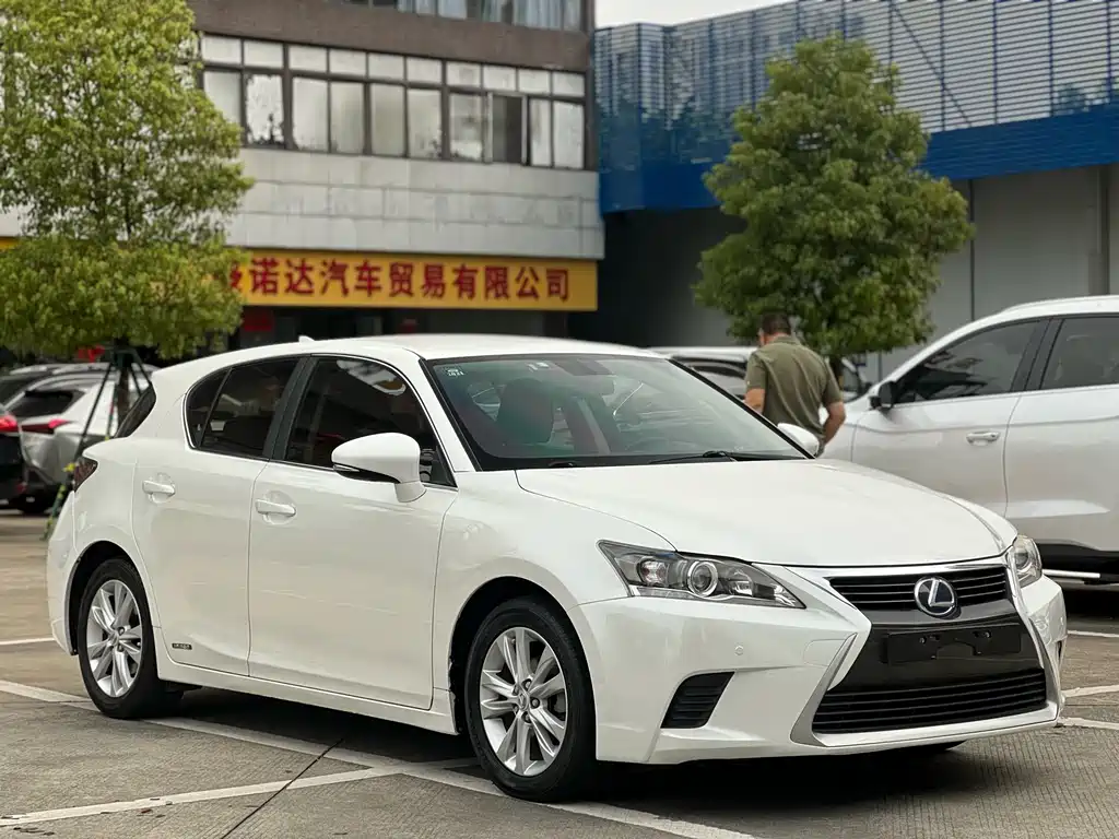 Lexus CT CT200 h Elite Two-tone
