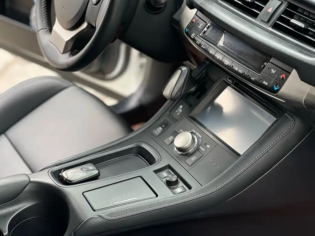 Lexus CT CT200 h Elite Two-tone