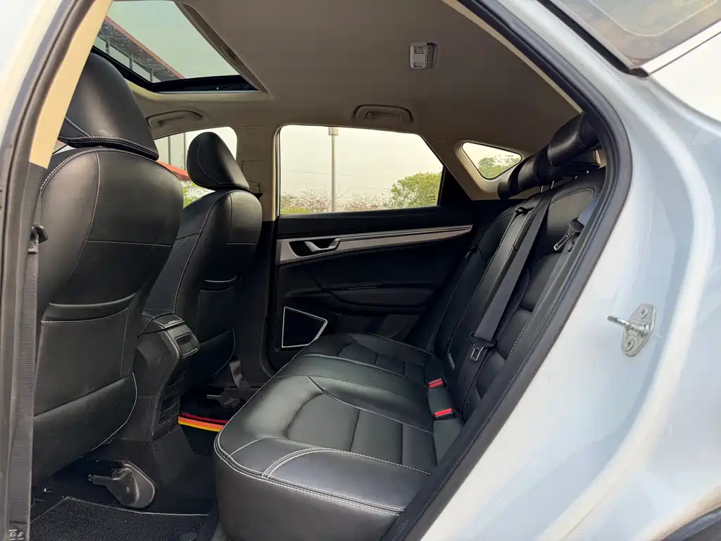 Emgrand GS 1.4 T CVT Elegant
