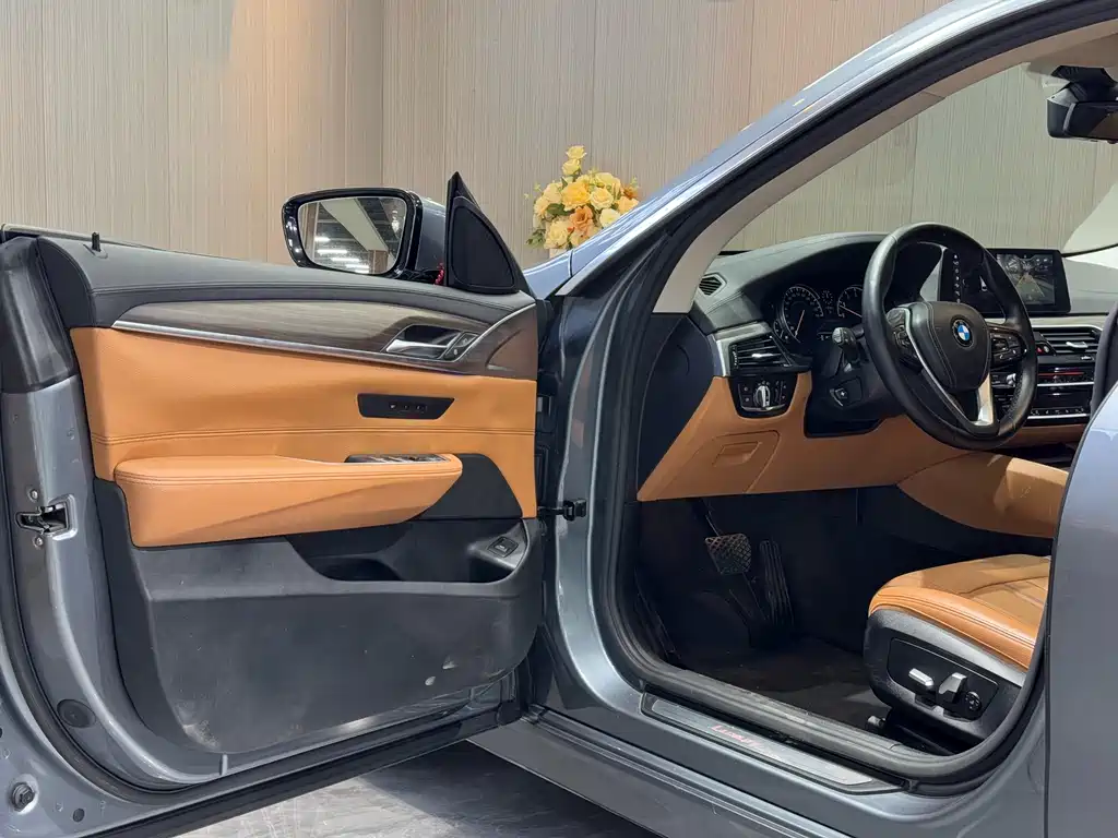 BMW 6 Series GT 630 i Luxury Design Package