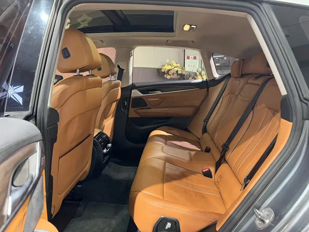 BMW 6 Series GT 630 i Luxury Design Package