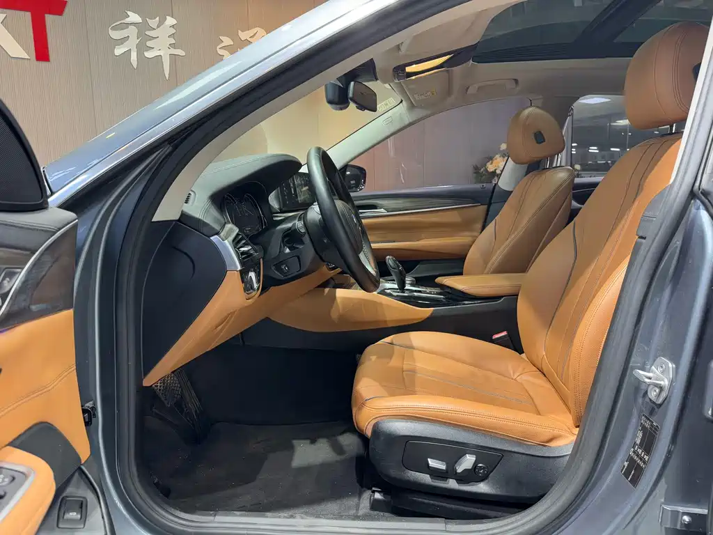 BMW 6 Series GT 630 i Luxury Design Package