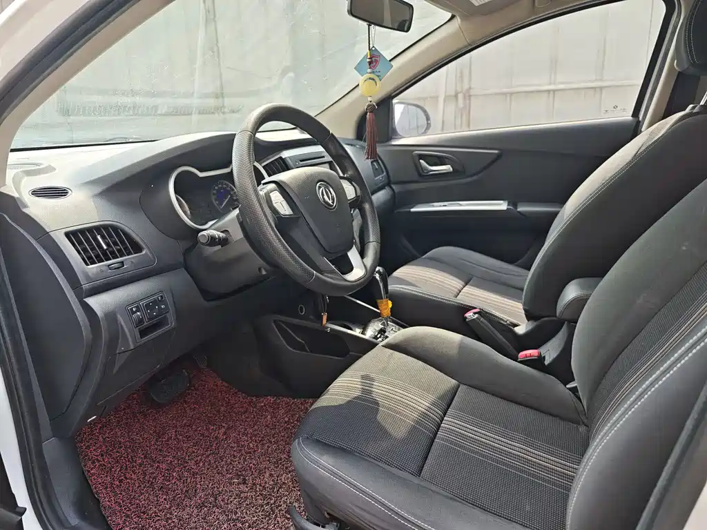 Dongfeng Fengshen AX3 1.5 L Auto Scirocco