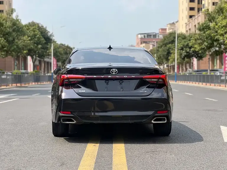 Toyota Avalon 2.0 L XLE Premium CN-VI