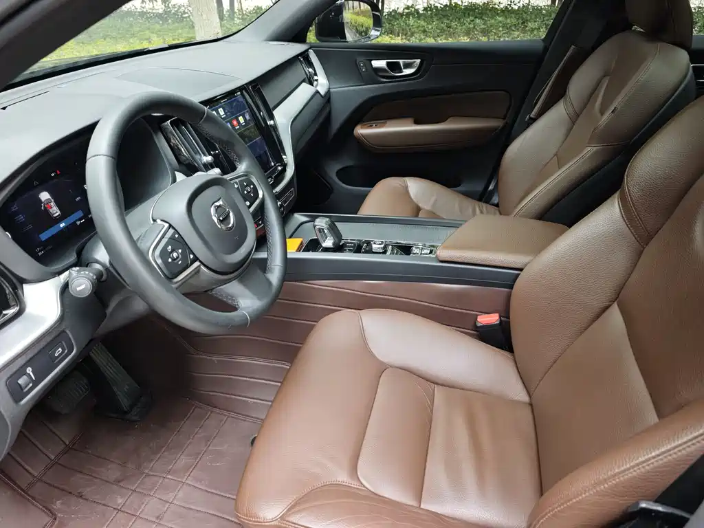 Volvo XC60 B5 4 WD Smart Ease Luxury