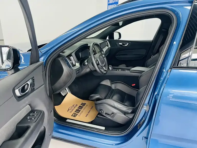 Volvo XC60 PHEV T8 E Drive Hybrid Smart Vision Sport