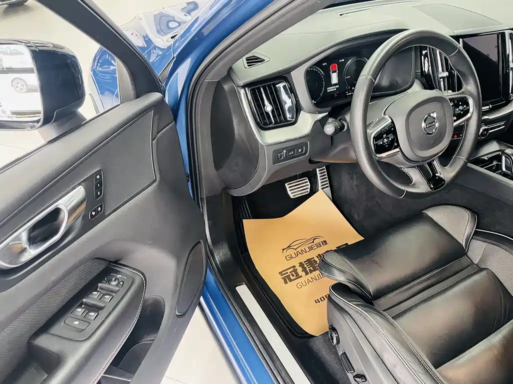 Volvo XC60 PHEV T8 E Drive Hybrid Smart Vision Sport