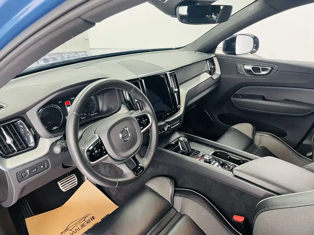 Volvo XC60 PHEV T8 E Drive Hybrid Smart Vision Sport