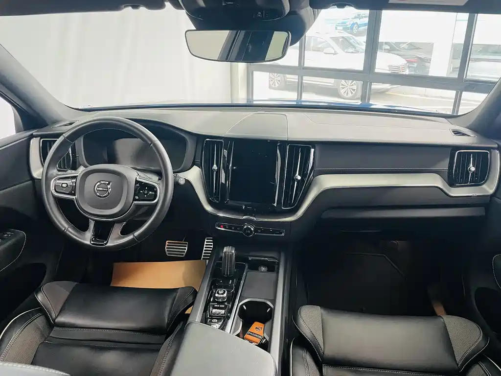 Volvo XC60 PHEV T8 E Drive Hybrid Smart Vision Sport