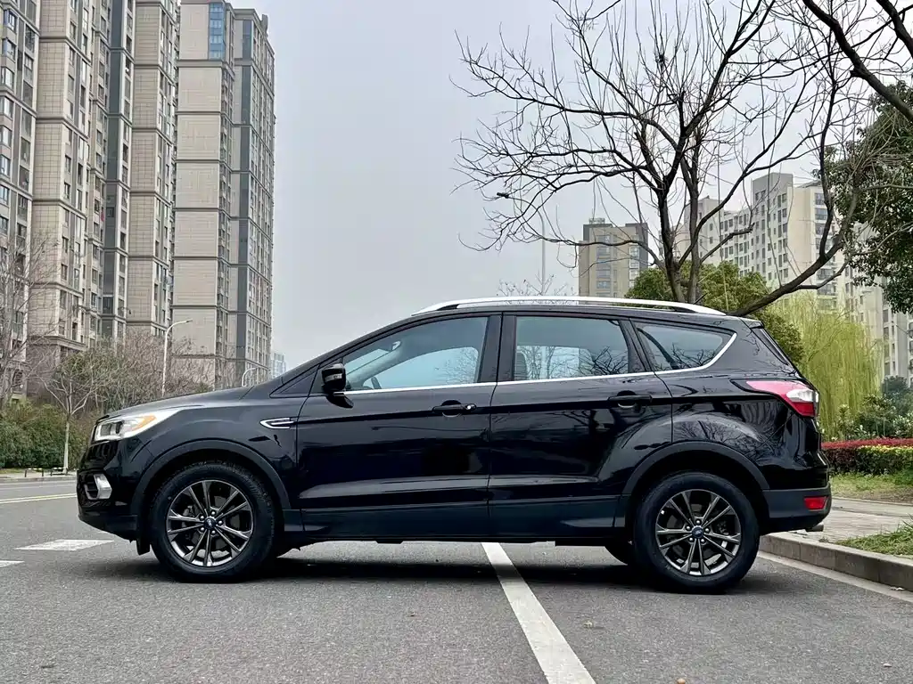 Kuga EcoBoost 180 2 WD Platinum Wing CN-V