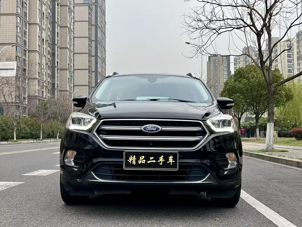 Kuga EcoBoost 180 2 WD Platinum Wing CN-V