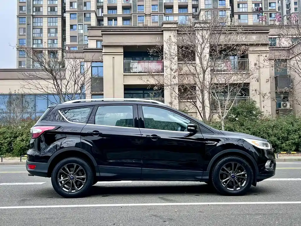 Kuga EcoBoost 180 2 WD Platinum Wing CN-V