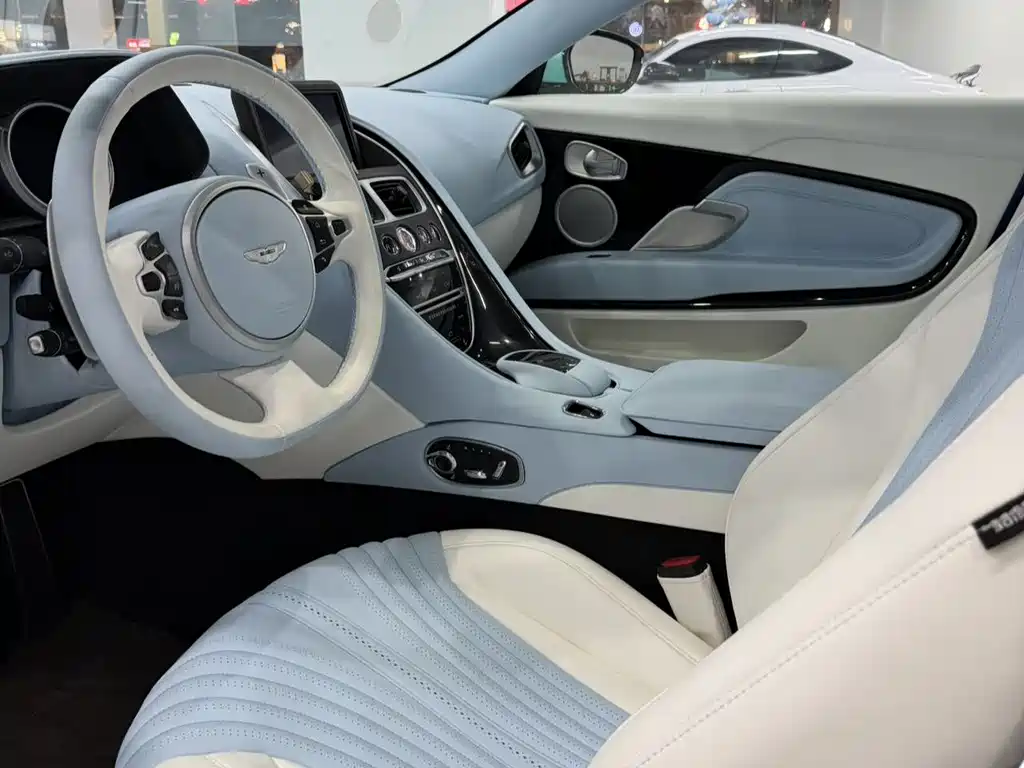 Aston Martin DB11 4.0 T V8