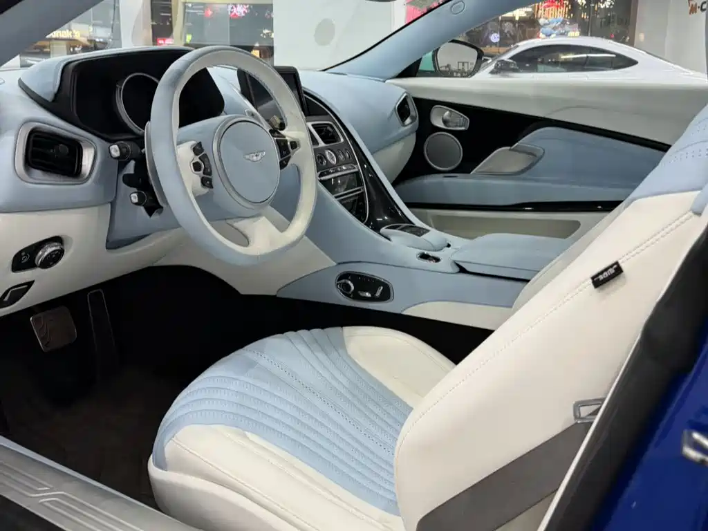 Aston Martin DB11 4.0 T V8
