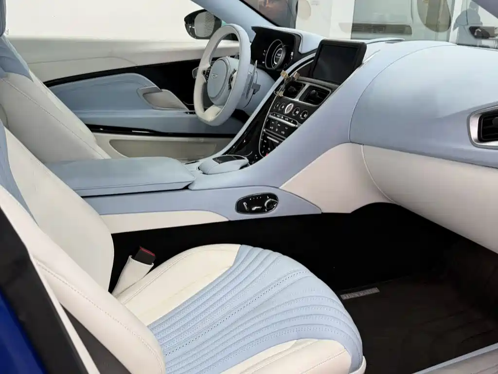 Aston Martin DB11 4.0 T V8