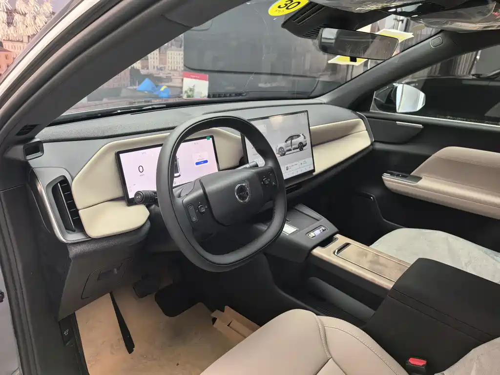 Volvo XC70 PHEV 沃尔沃XC70插电式混动 2026款 四驱超长续航Core