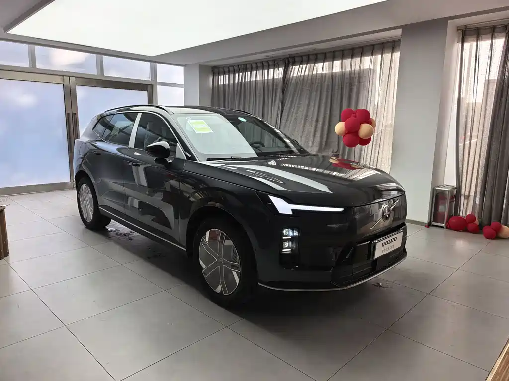Volvo XC70 PHEV 沃尔沃XC70插电式混动 2026款 四驱超长续航Core