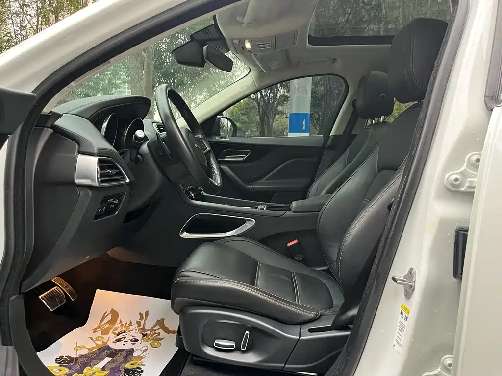 Jaguar F-PACE 2.0 T 4 WD Urban Premium