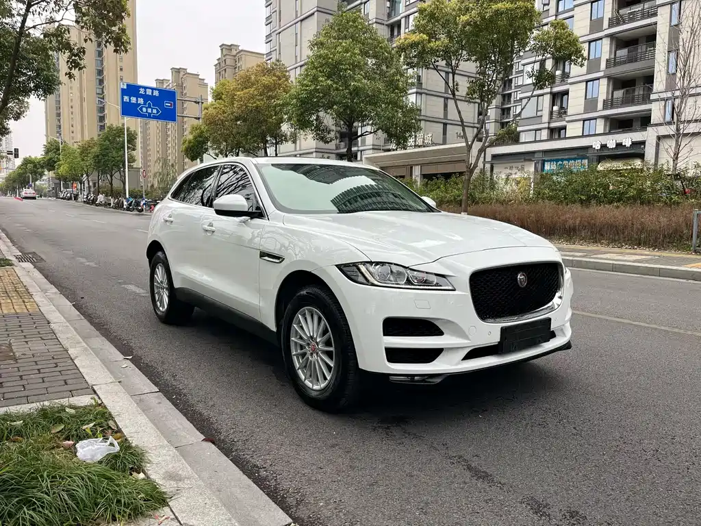 Jaguar F-PACE 2.0 T 4 WD Urban Premium