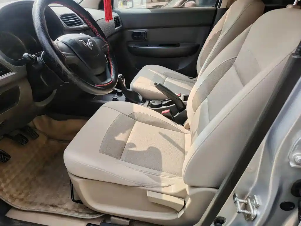 Wuling Hongguang 1.5 L S Standard