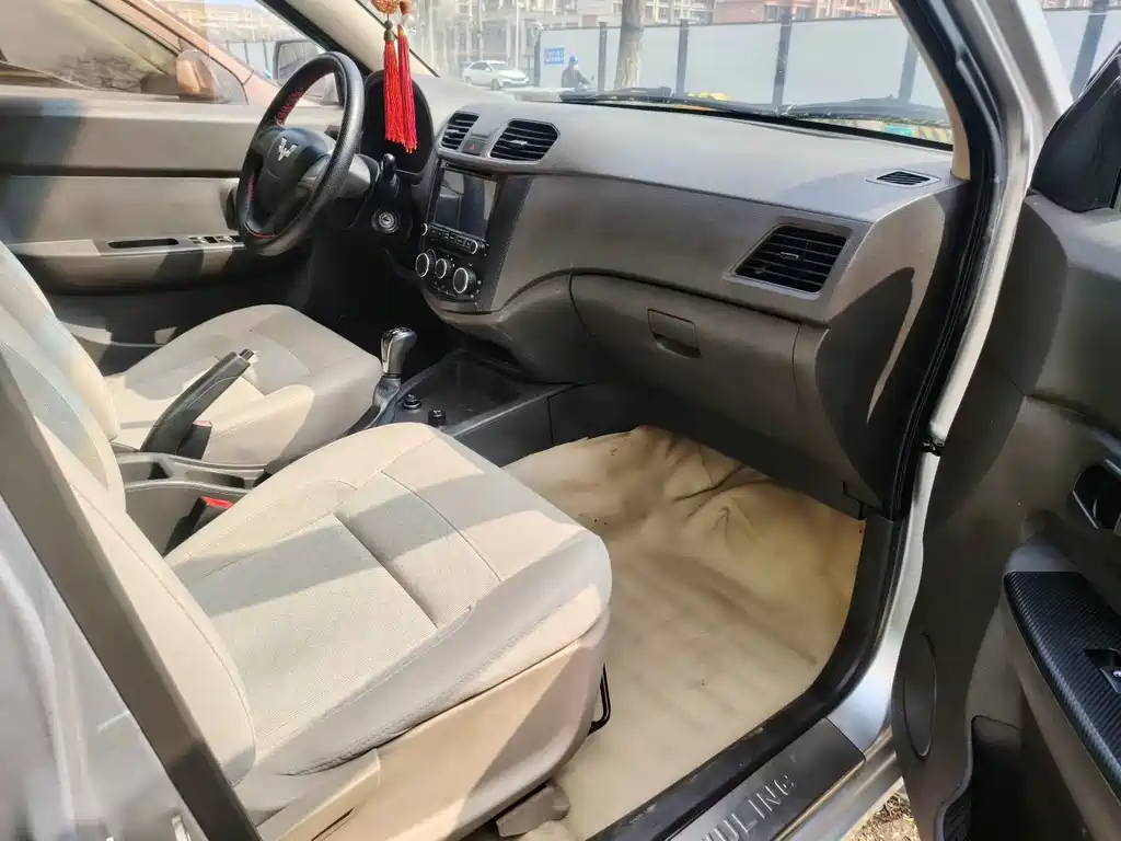 Wuling Hongguang 1.5 L S Standard
