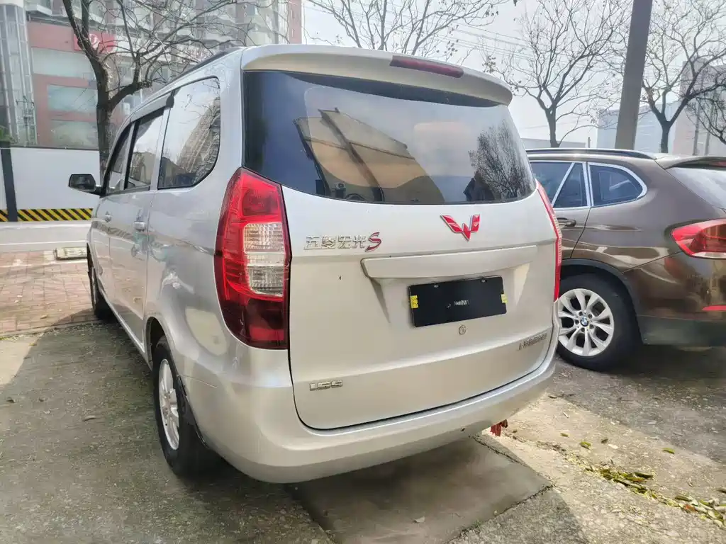 Wuling Hongguang 1.5 L S Standard