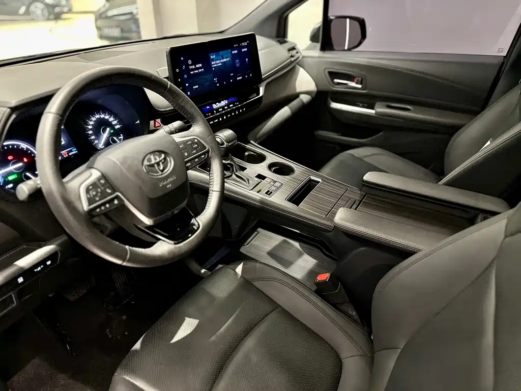 Granvia 2.5 L Hybrid Noble VIP